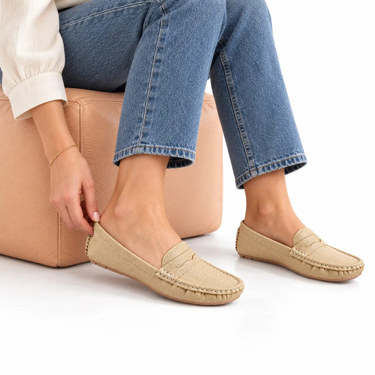 Mocassin pour femme M2023-1 beige  ........... 